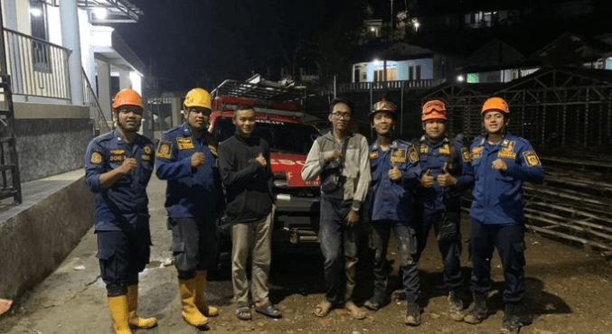 Kurir Paket Hubungi Damkar Gegara Ikuti Maps Nyasar ke Bukit Hambalang