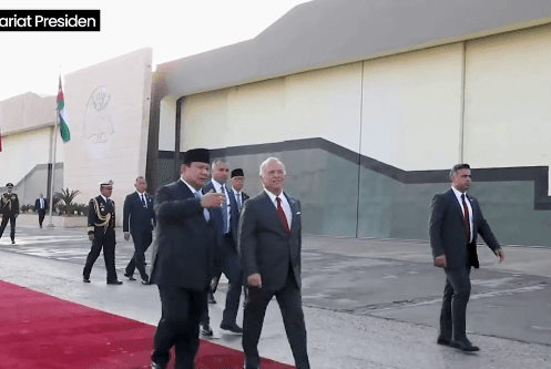 Tiba di Yordania, Presiden Prabowo Disambut Langsung oleh Raja Abdullah II dengan Kehormatan Tinggi