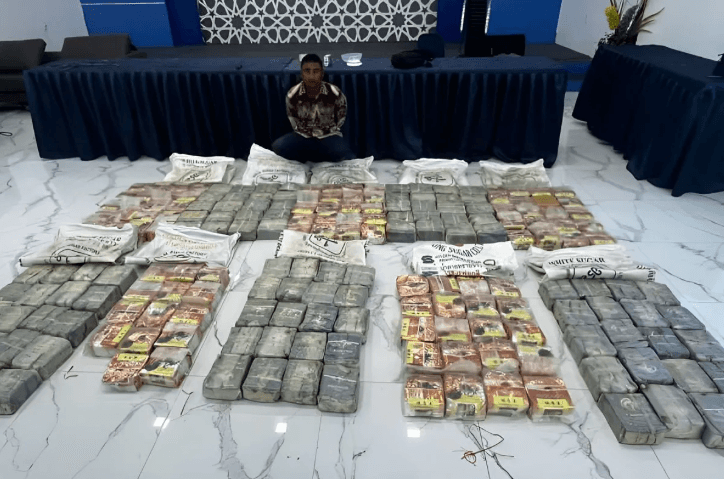 Polisi Tangkap Kurir dan Temukan 192 Kg Sabu Tersembunyi dalam Karung Teh Cina
