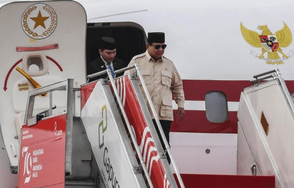Momen Kedatangan Prabowo di Halim Usai Kunjungan ke Timur Tengah dan Turki, Disambut Gibran dan Para Pejabat Tinggi