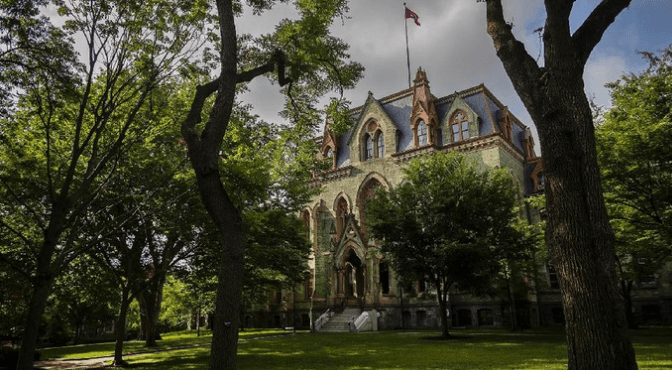 Pemerintahan Trump Bekukan Dana Harvard, Tuntut Penanganan Antisemitisme