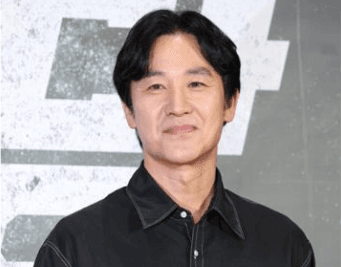 Um Tae-woong Muncul di Pemutaran VIP Film "Opposition Party", Penampilan Publik Pertama Sejak Skandal 2016