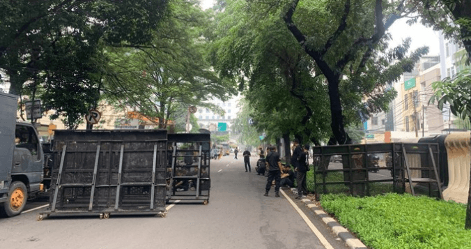 Sidang Hasto Kristiyanto Digelar, Jalan Bungur Besar Ditutup dan Massa Pendukung Tumpah ke Depan Pengadilan