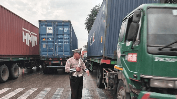 Bongkar Muat Padat di Tanjung Priok Sebabkan Kemacetan di Jalan Yos Sudarso, Polisi Siapkan Jalur Alternatif