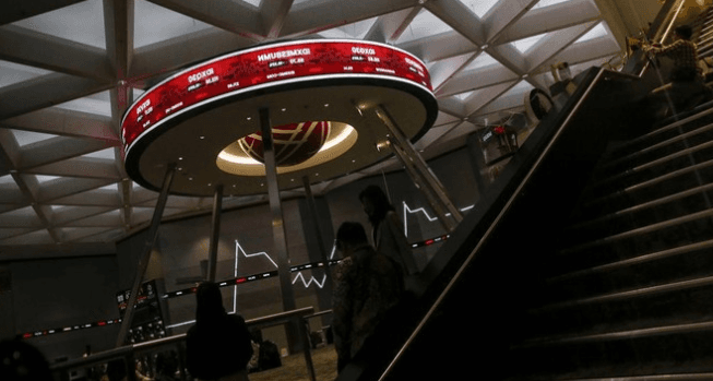 Sempat Dibuka Menguat, Pagi Ini IHSG Melemah ke Level 6.300-an di Tengah Sentimen Global Negatif