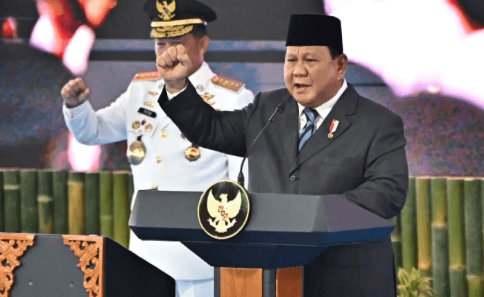 Prabowo Lantik Gubernur Papua Pegunungan dan Bangka Belitung di Istana Negara