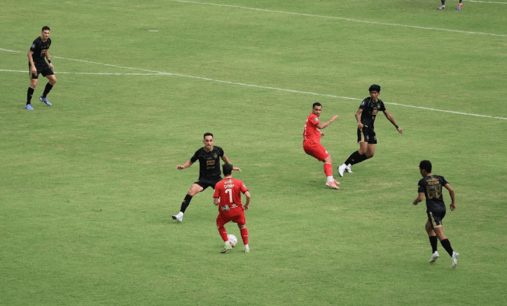 Semen Padang FC Tundukkan PSIS Semarang 3-2 Lewat Drama Menit Akhir