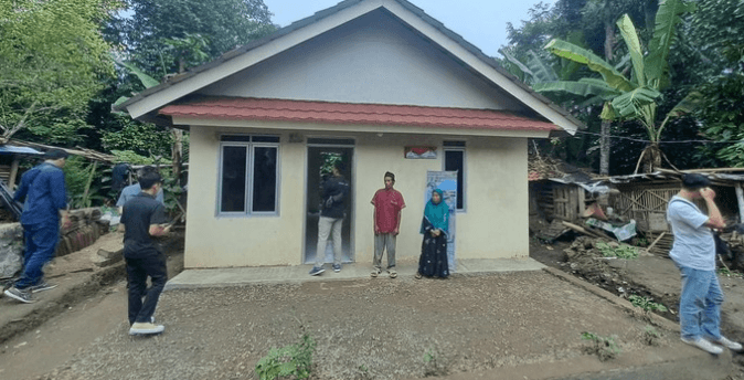 Gubernur Banten Andra Soni menyatakan komitmennya untuk memperbaiki dan membangun kembali rumah tidak layak huni (RTLH) di wi