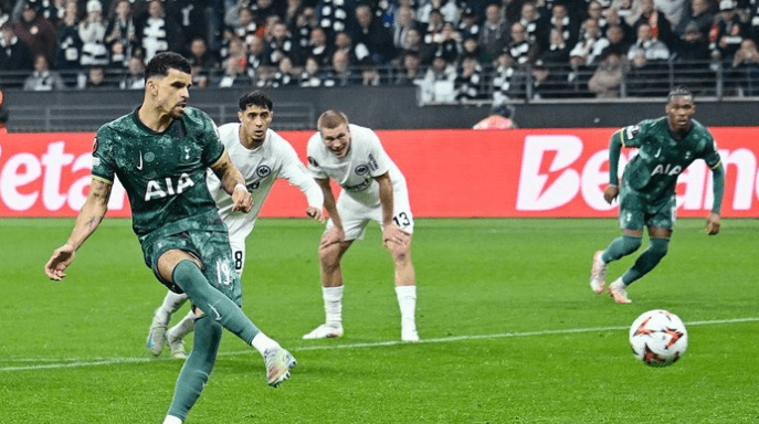 Gol Penalti Solanke Antar Tottenham ke Semifinal Liga Europa