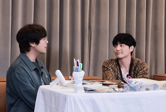 Tampil sebagai tamu spesial, Roy Kim ungkap sisi emosional dan reflektif dalam bincang hangat bersama Choi Daniel