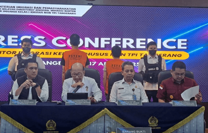 Imigrasi Tangerang Deportasi Dua WNA Tiongkok yang Langgar Izin Tinggal demi Bekerja