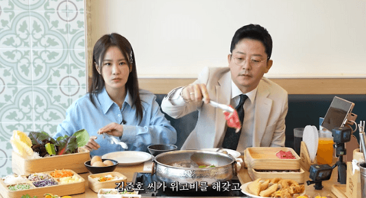 Kim Ji-min dan Kim Jun-ho bercerita tentang perubahan kepribadian setelah penurunan berat badan dalam vlog kencan makan shabu