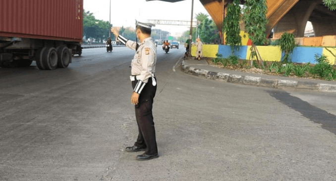 Lalin Menuju Pelabuhan Tanjung Priok Mulai Lancar Usai Kemacetan Parah, Polisi Terus Tarik Ekor Kemacetan