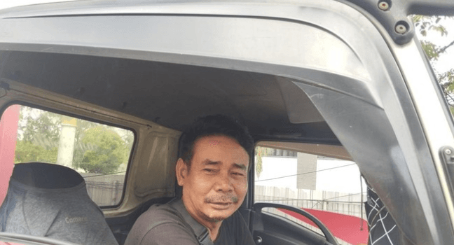 Sopir Truk Tetap Tegar Meski Terjebak Macet 12 Jam Menuju Pelabuhan Tanjung Priok