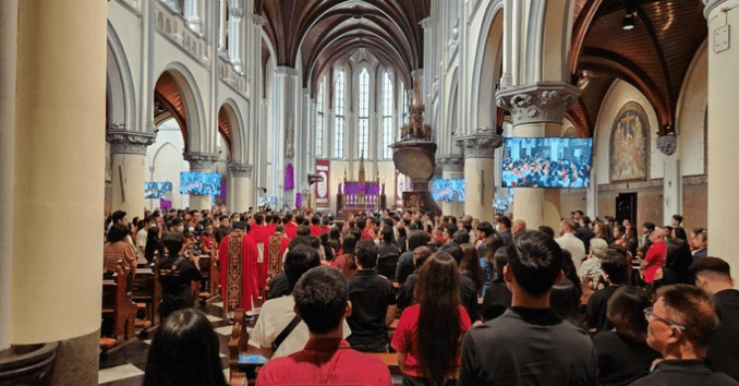 Ribuan Jemaat Hadiri Ibadah Jumat Agung di Gereja Katedral Jakarta