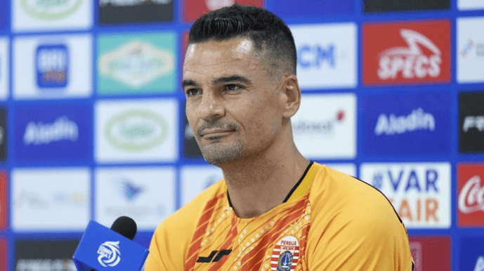 Posisi Terancam, Carlos Pena Fokus Bawa Persija Finis 4 Besar