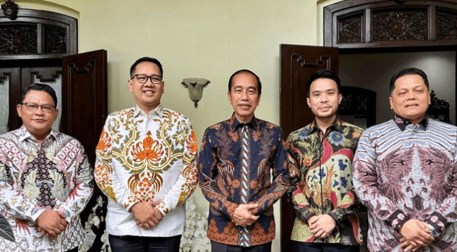 Pengacara Jokowi Kaji Langkah Hukum Terkait Ijazah: Pembunuhan Karakter