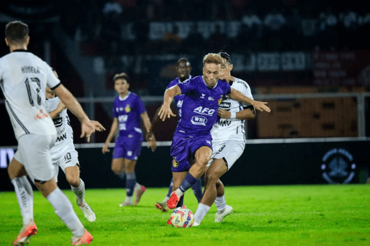 Persik Kediri Tumbang dari Persija Jakarta Lewat Gol Cepat Penalti Kúdela