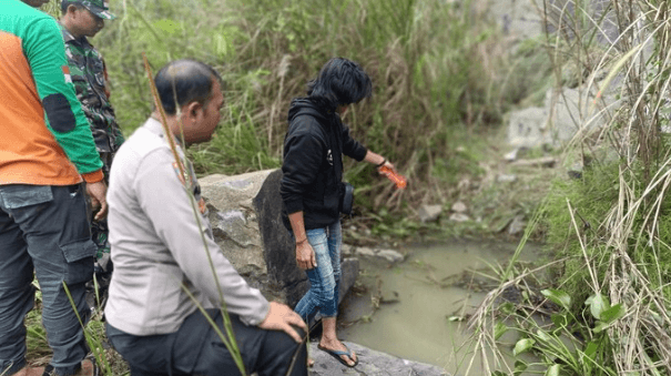 Wanita Tewas Tertimpa Batu di Tebing Gunung Putri Bogor