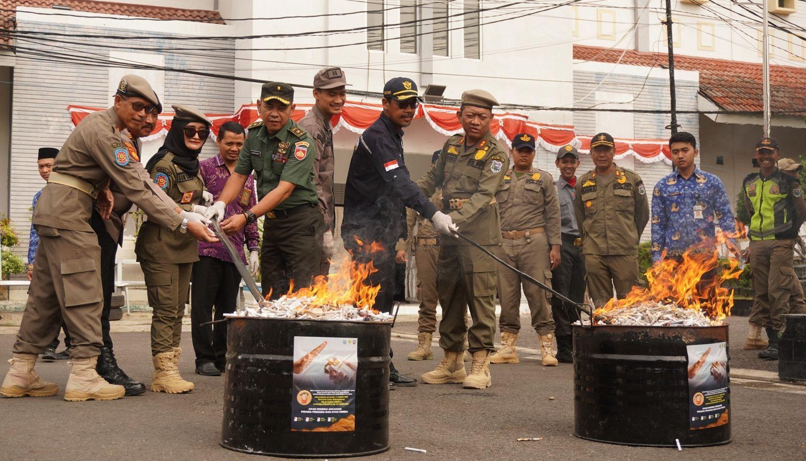 Bea Cukai dan Pemkot Tegal Musnahkan Belasan Ribu Batang Rokok Ilegal