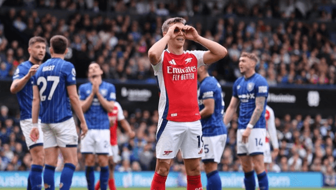 Arsenal Libas Ipswich 4-0, Pesta Juara Liverpool Harus Tertunda