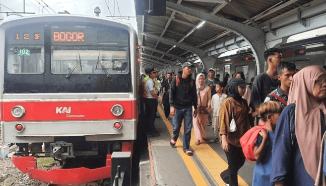 100 Tahun KRL di Indonesia: Jejak Kereta Bon-Bon Belanda hingga Dominasi Teknologi Jepang
