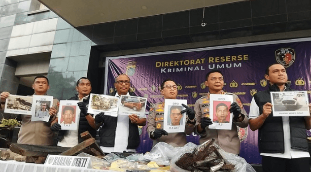 Empat Tersangka Pembakar Mobil Polisi di Depok Jadi DPO, Polisi Beri Ultimatum Tegas