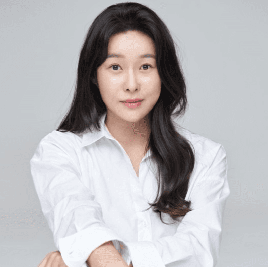Hyunyoung Klarifikasi Kontroversi Produk Dior