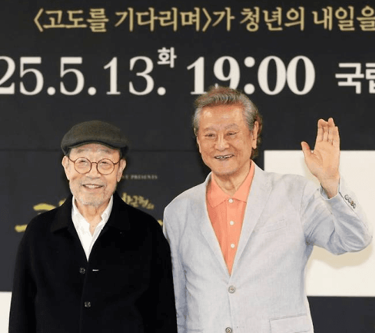 Shin Goo dan Park Geun-hyung: “Kami Akan Terus Berakting, Ini Bukan Akhir”