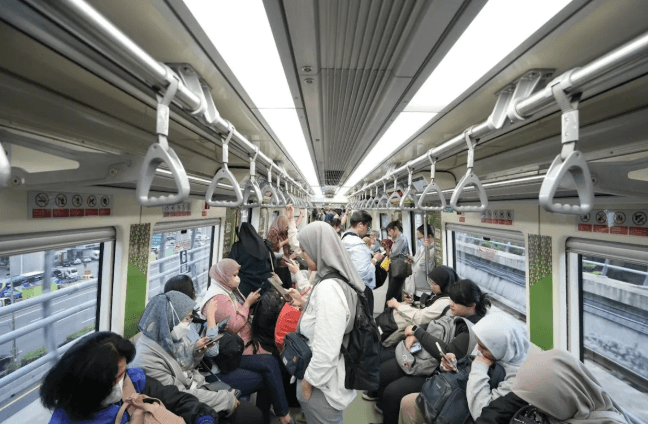 LRT Jabodebek Catat Rekor Pengguna Tertinggi Sejak Beroperasi, Tembus 103 Ribu Penumpang