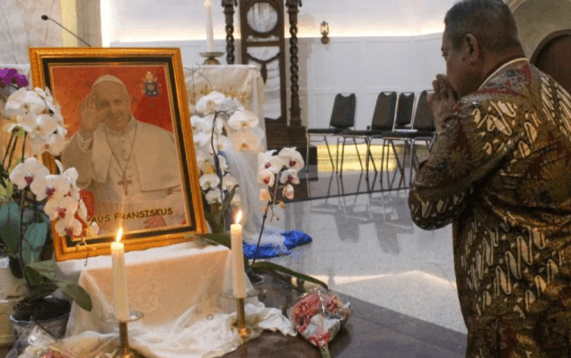 Ribuan Umat Katolik Hadiri Pemakaman Paus Fransiskus di Vatikan