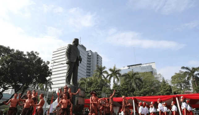 Gubernur Jakarta Pramono Anung Siap Pindahkan Patung MH Thamrin dan Bangun Patung Baru yang Lebih Besar