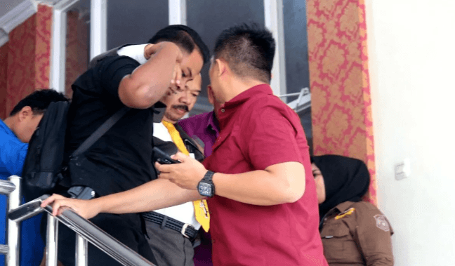Ketua DPRD Provinsi Gorontalo Thomas Mopili Pingsan Saat Sidang Paripurna HUT Gorontalo Utara