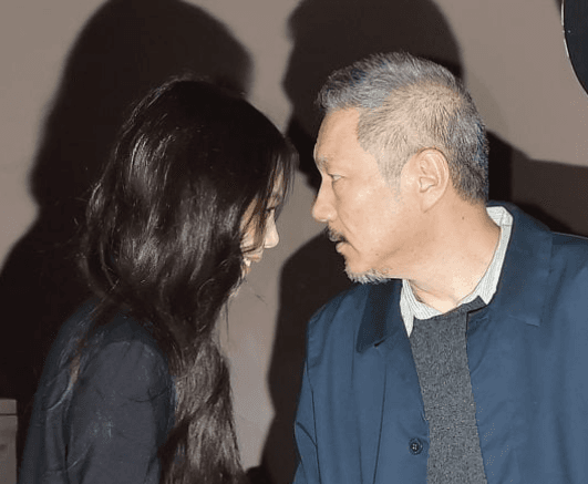 Foto Kim Min-hee dan Hong Sang-soo Bersama Bayi Picu Spekulasi