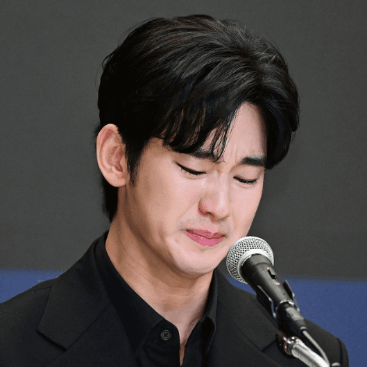 Laporan Baru Ungkap Hubungan Kim Soo-hyun dengan Aktris Lain Saat Wamil