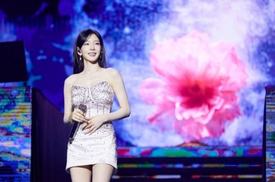 Taeyeon Girls' Generation Tutup Konser Perdana di Makau dengan Penuh Emosi dan Cinta dari Penggemar