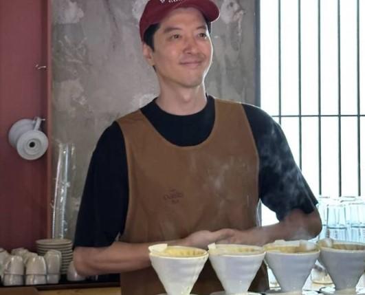 Lee Dong-gun Pamerkan Aktivitas Baru sebagai Pemilik Kafe di Jeju, Picu Perdebatan Netizen