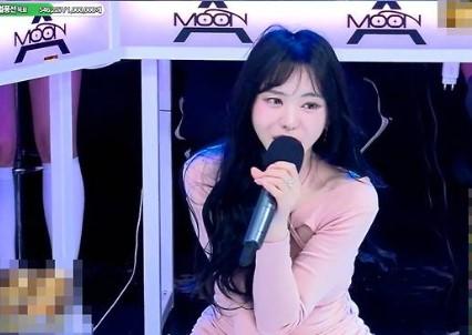 Seo Yu-ri Tampil di "Accel Broadcasting" dan Menjadi Sorotan Publik
