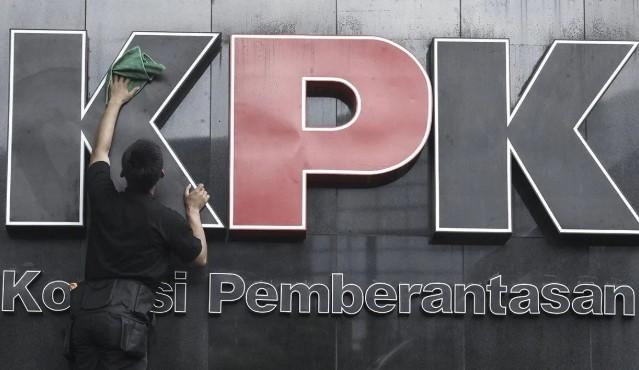 KPK Geledah Kalimantan Barat, BNPT Salurkan Bantuan Deradikalisasi, dan RUU Pemindahan Narapidana Dibahas
