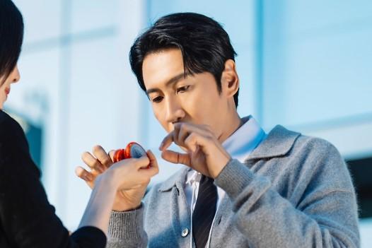 Lee Kwang-soo Perlihatkan Transformasi Emosional di Drama Divorce Insurance