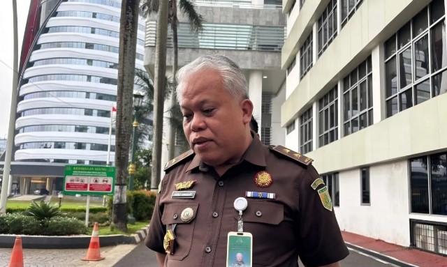 Kejaksaan Agung Alihkan Penahanan Tian Bahtiar Jadi Tahanan Kota karena Sakit Jantung