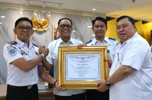 Terminal Blitar dan Leuwipanjang Raih Penghargaan Pelayanan Publik Ramah Kelompok Rentan