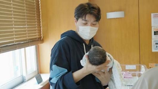 'Our Baby Was Born' Tampilkan Keajaiban Kelahiran Lewat Pendekatan Langsung dan Emosional
