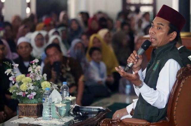 Cek Fakta: Klaim Ustaz Abdul Somad Dibaptis adalah Manipulasi Video dan Hoaks