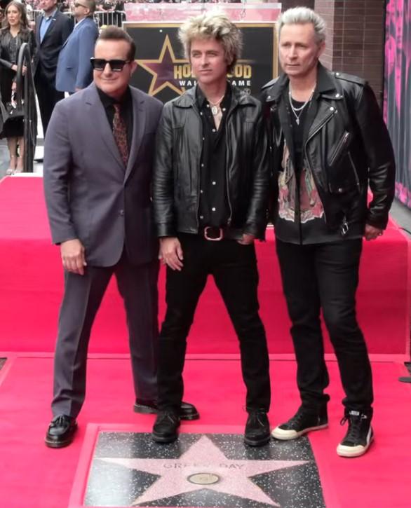 Green Day Resmi Terima Bintang di Hollywood Walk of Fame, Ryan Reynolds Beri Pidato Mengharukan