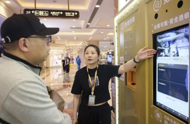 Melihat Debut Toko Emas Pintar di Shanghai, China
