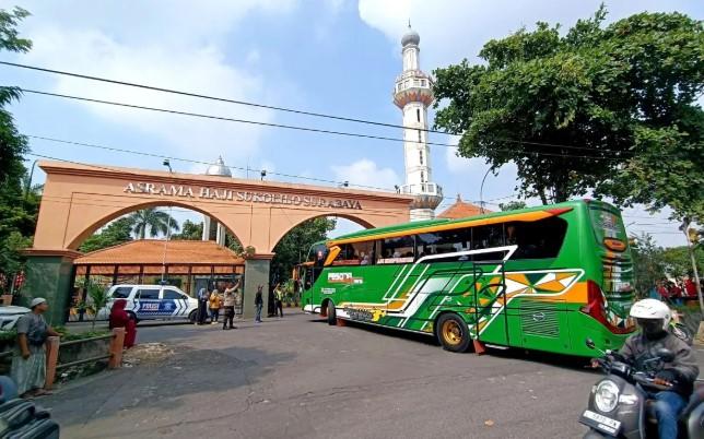 PPIH Surabaya Temukan Jamaah Bawa Rokok Berlebihan, Kloter Berangkat Makin Efisien