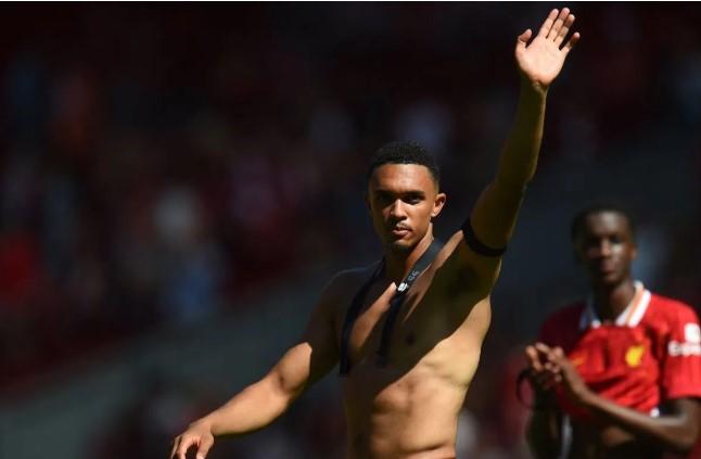 Alexander-Arnold Tinggalkan Liverpool dengan Jejak Luar Biasa Hebat