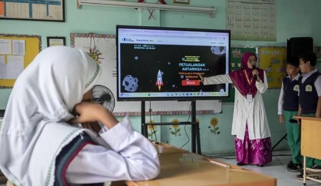 Humaniora Kemarin: Imbauan Promosi Haji hingga Permasalahan Pendidikan