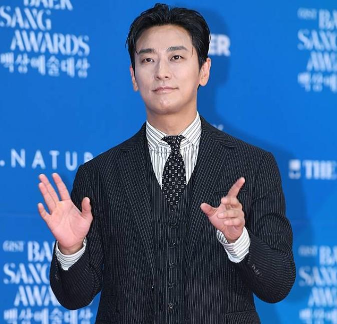 Joo Ji-hoon Menang Baeksang Awards Lewat Akting Memukau di "Trauma Center"